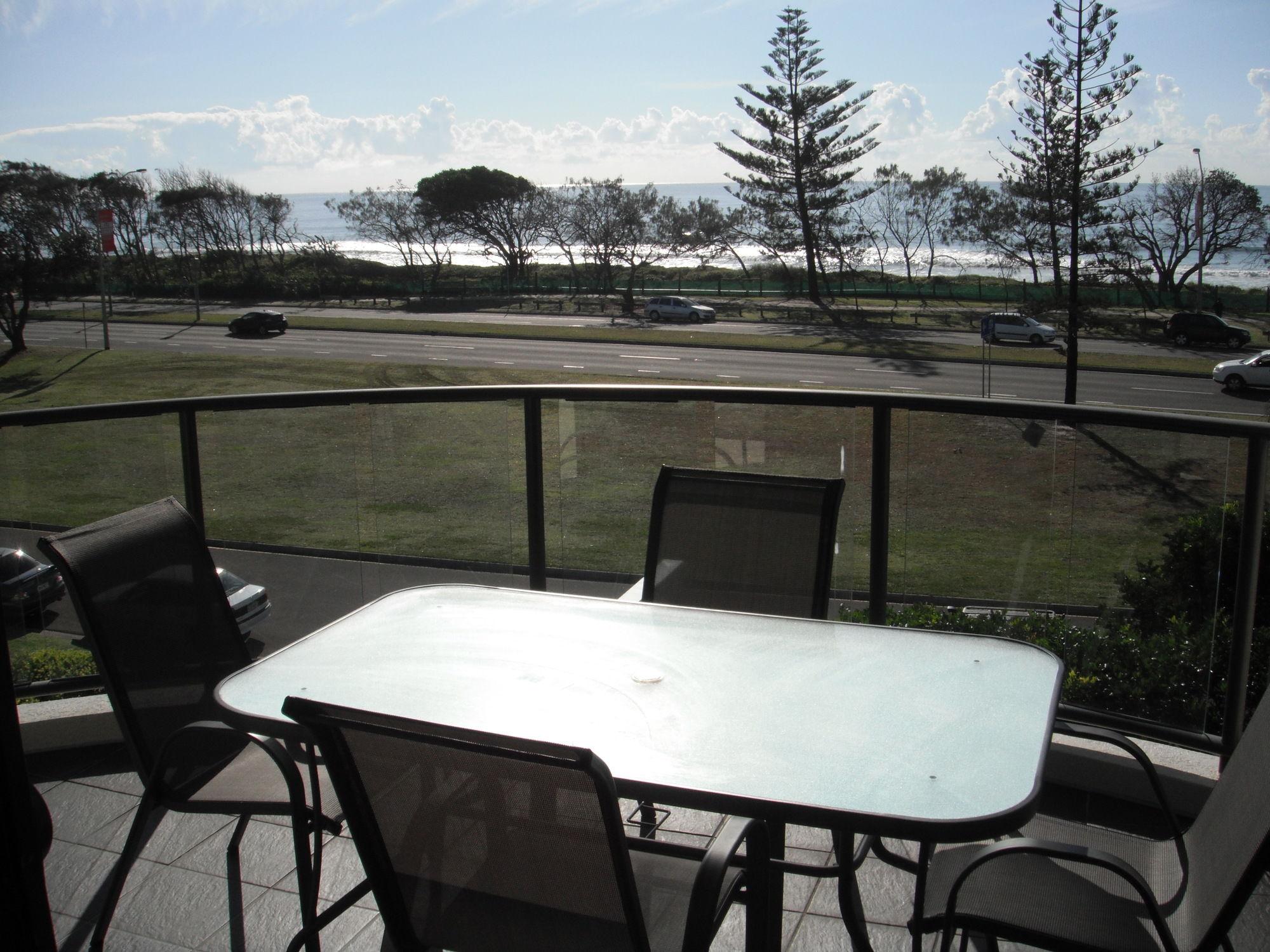Meridian Alex Beach Apartments Alexandra Headland Exterior photo